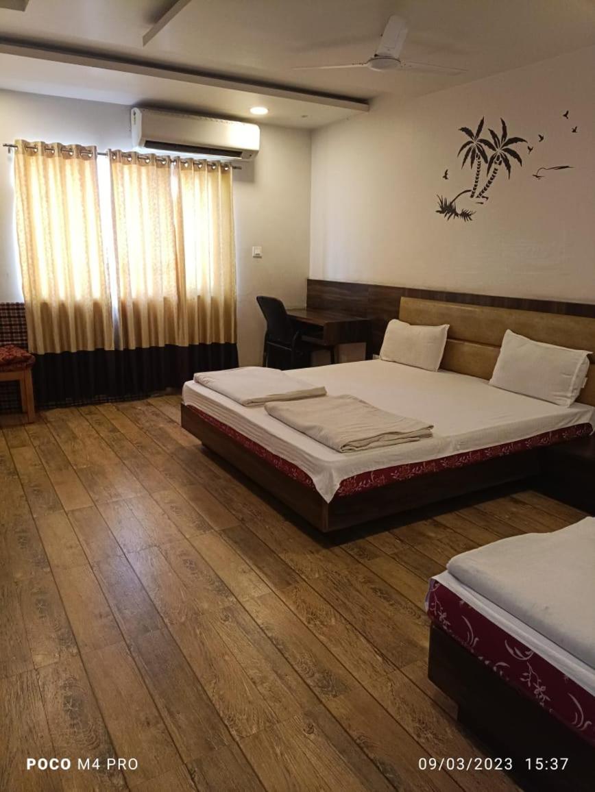 Hotel Shri Vardhan Ujjain Exterior foto