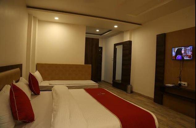 Hotel Shri Vardhan Ujjain Exterior foto